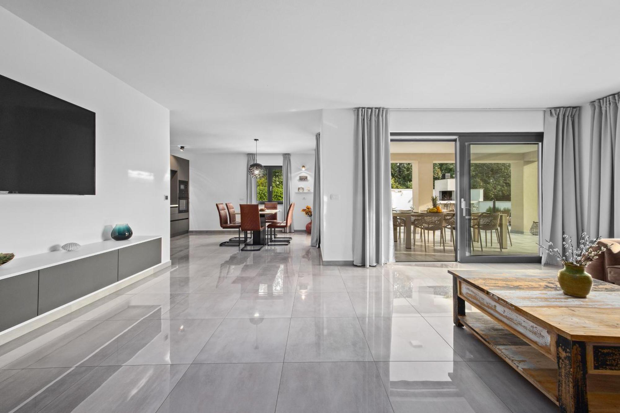 Special Offer! New Luxury Apartment With Pool, Fitness, Outdoor Bar&Grill Buje Zewnętrze zdjęcie