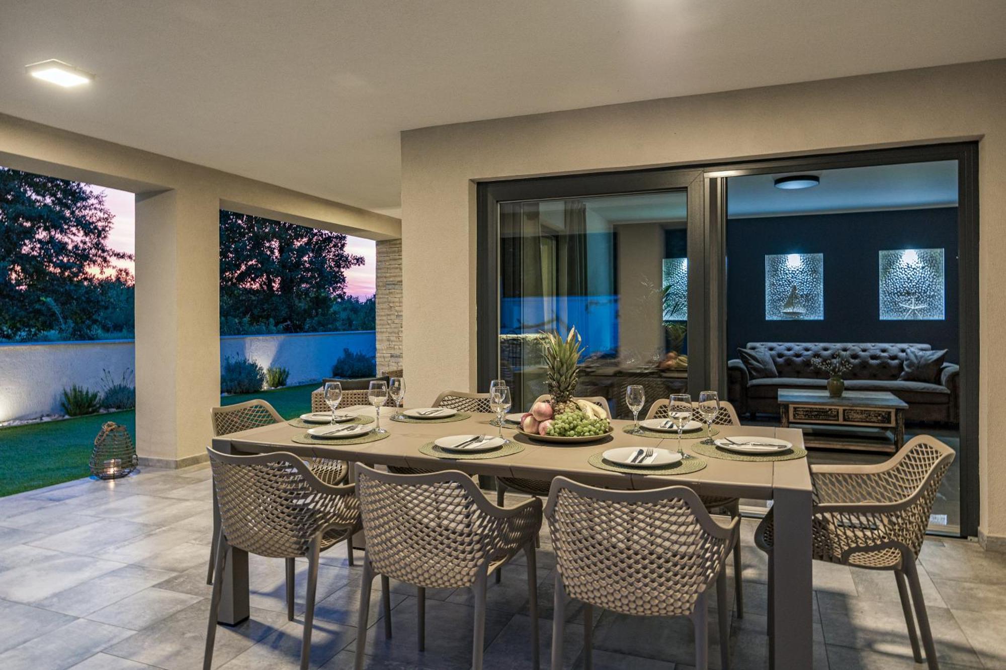Special Offer! New Luxury Apartment With Pool, Fitness, Outdoor Bar&Grill Buje Zewnętrze zdjęcie