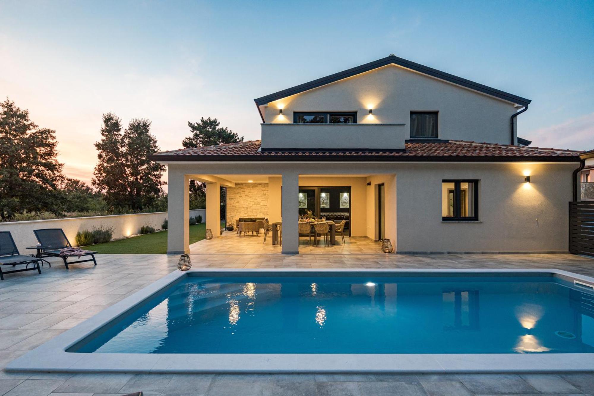 Special Offer! New Luxury Apartment With Pool, Fitness, Outdoor Bar&Grill Buje Zewnętrze zdjęcie