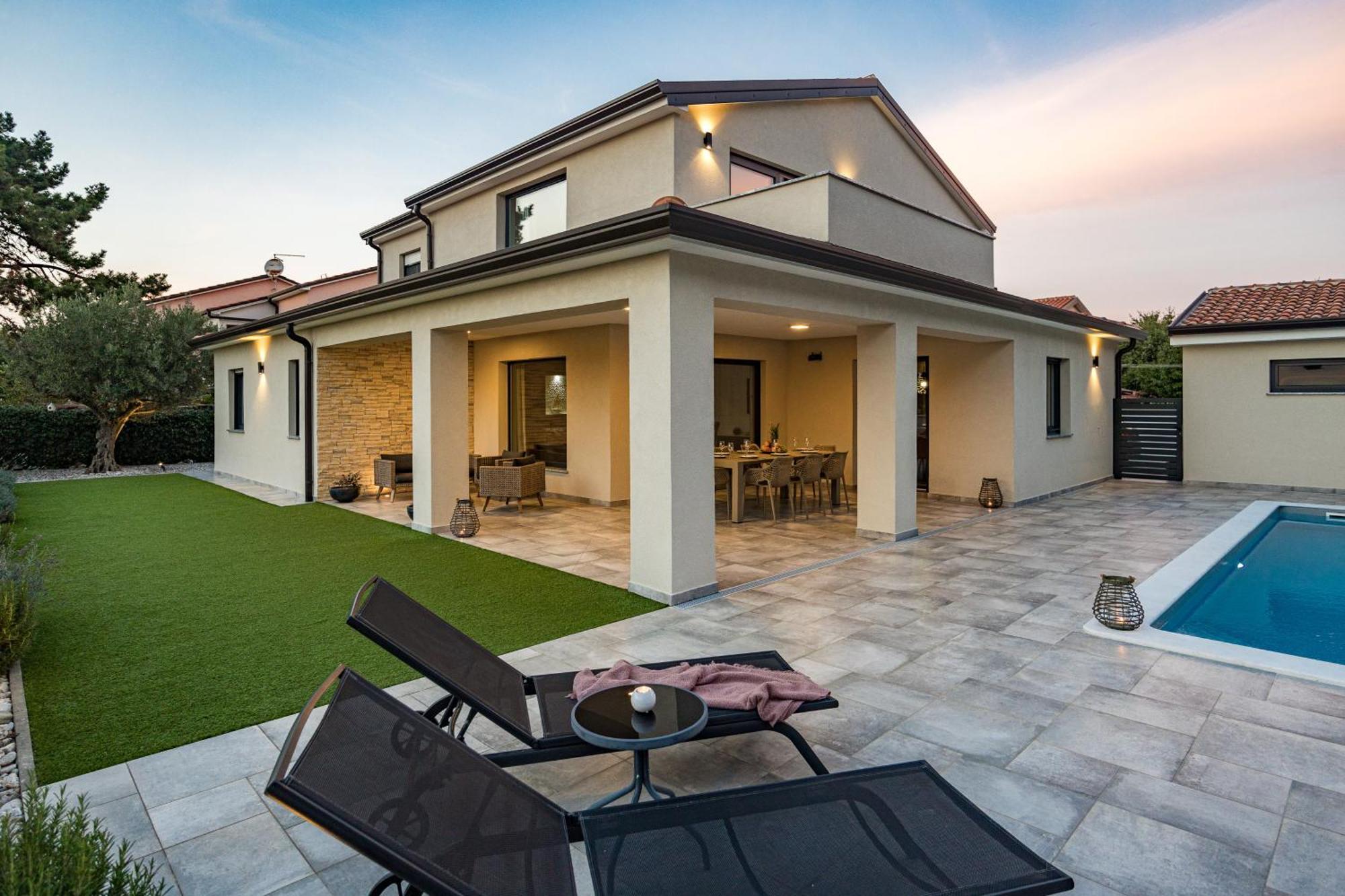 Special Offer! New Luxury Apartment With Pool, Fitness, Outdoor Bar&Grill Buje Zewnętrze zdjęcie
