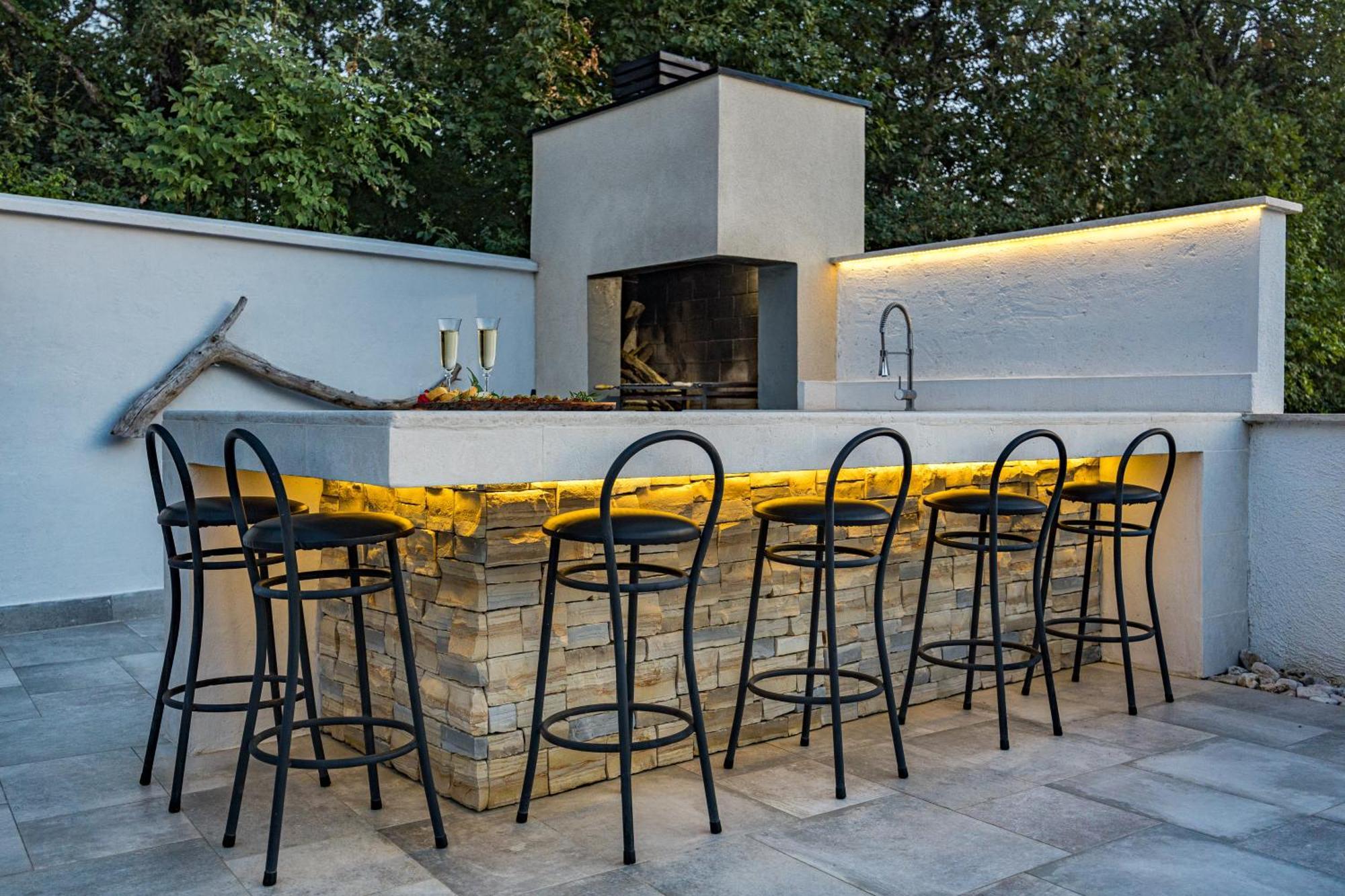 Special Offer! New Luxury Apartment With Pool, Fitness, Outdoor Bar&Grill Buje Zewnętrze zdjęcie