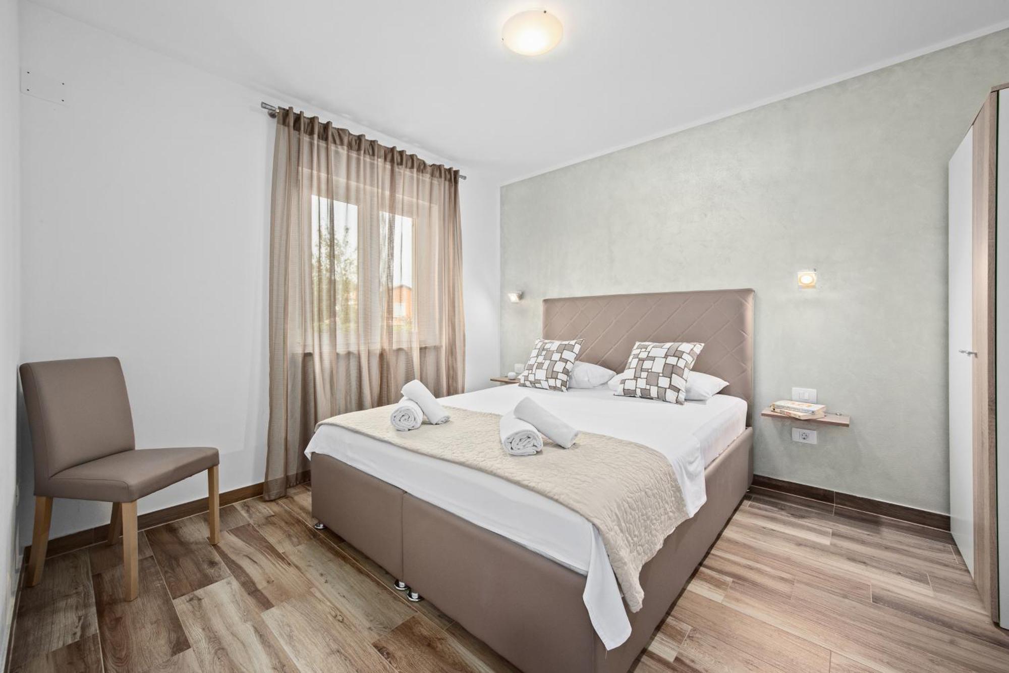 Special Offer! New Luxury Apartment With Pool, Fitness, Outdoor Bar&Grill Buje Zewnętrze zdjęcie