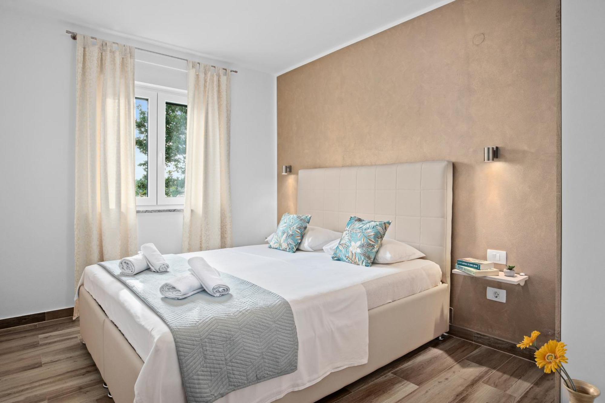 Special Offer! New Luxury Apartment With Pool, Fitness, Outdoor Bar&Grill Buje Zewnętrze zdjęcie