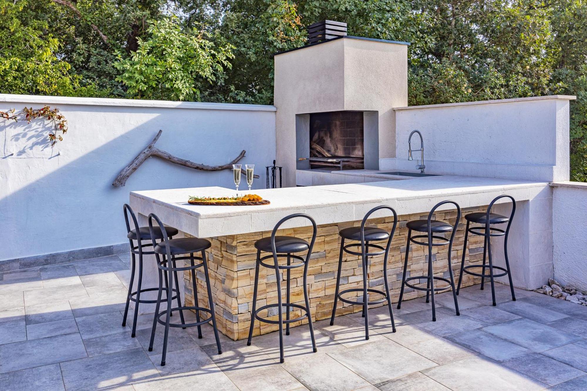 Special Offer! New Luxury Apartment With Pool, Fitness, Outdoor Bar&Grill Buje Zewnętrze zdjęcie