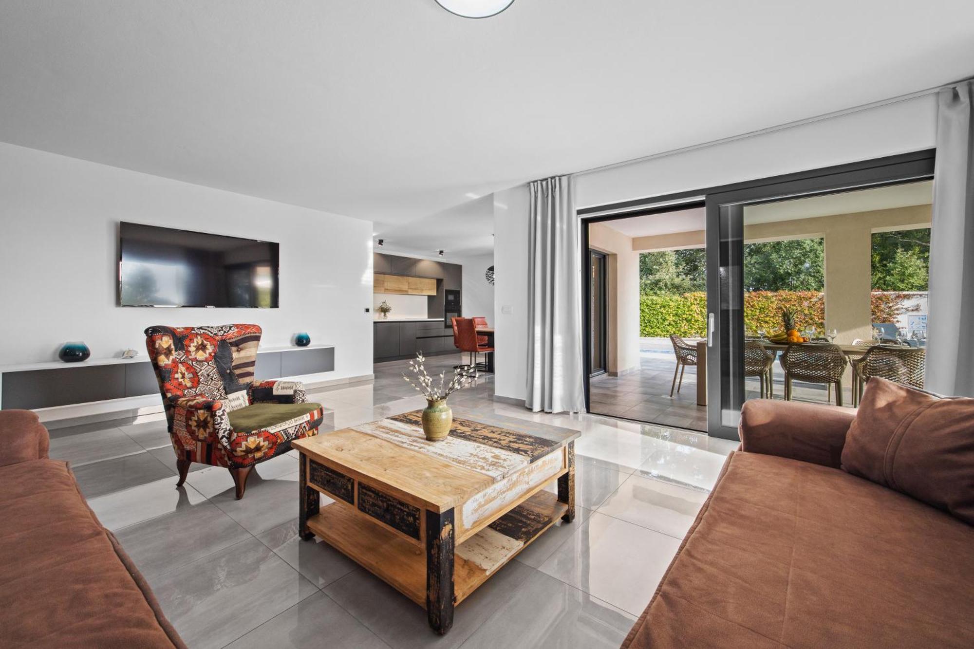 Special Offer! New Luxury Apartment With Pool, Fitness, Outdoor Bar&Grill Buje Zewnętrze zdjęcie