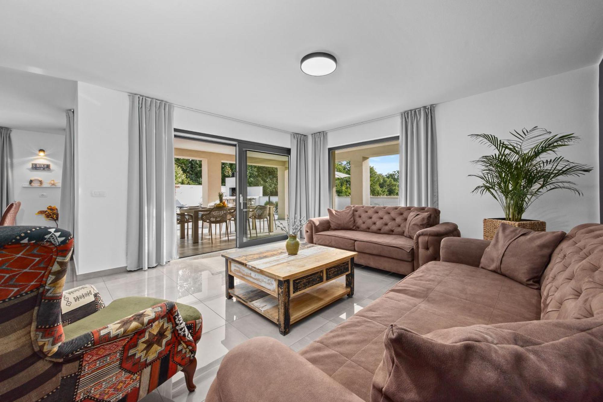 Special Offer! New Luxury Apartment With Pool, Fitness, Outdoor Bar&Grill Buje Zewnętrze zdjęcie