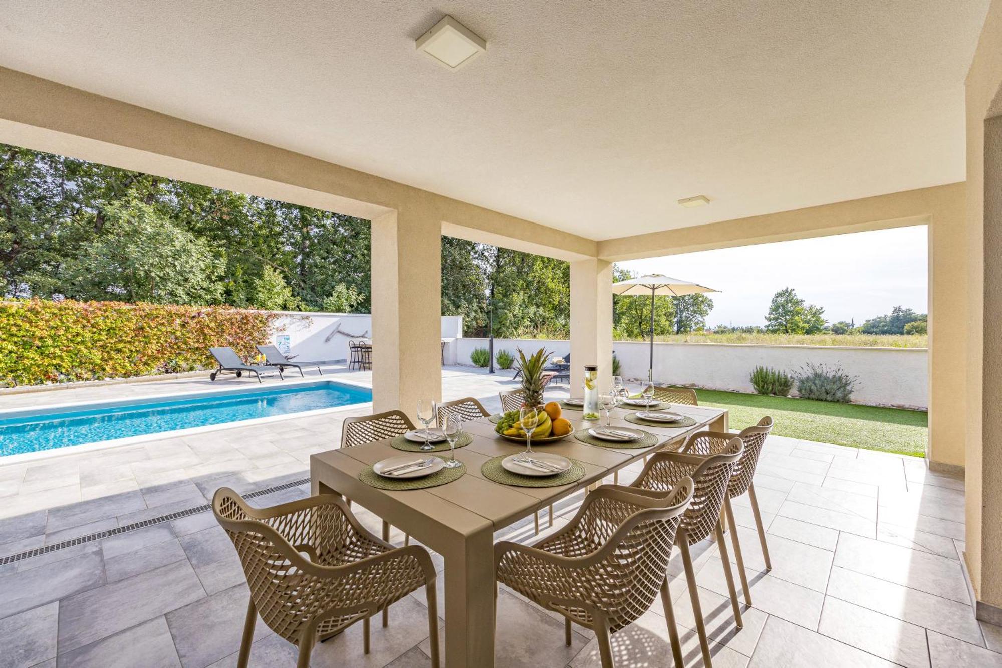 Special Offer! New Luxury Apartment With Pool, Fitness, Outdoor Bar&Grill Buje Zewnętrze zdjęcie